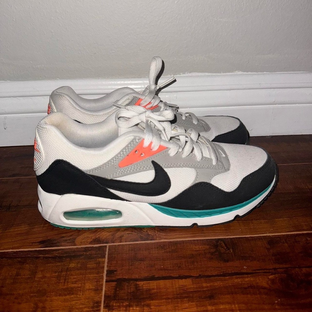 Nike Air Max Sneakers White and Black